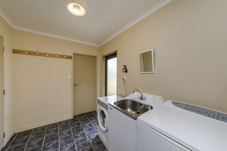 Photo of property in 689 Makerua Road, Tokomaru, Palmerston North, 4474