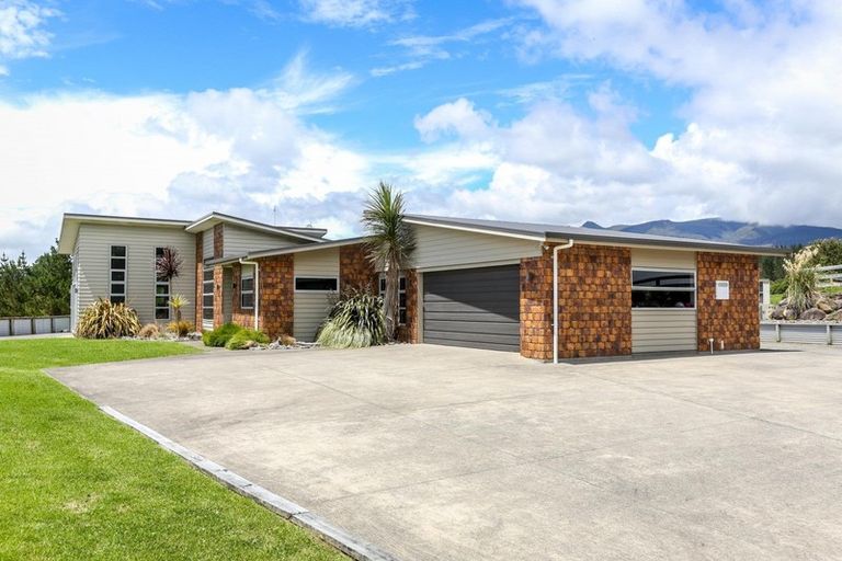 Photo of property in 1375 Carrington Road, Hurworth, New Plymouth, 4371