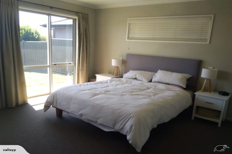 Photo of property in 19 Karoola Place, Havelock North, 4130