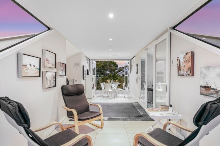 Photo of property in 5f Church Street, Devonport, Auckland, 0624