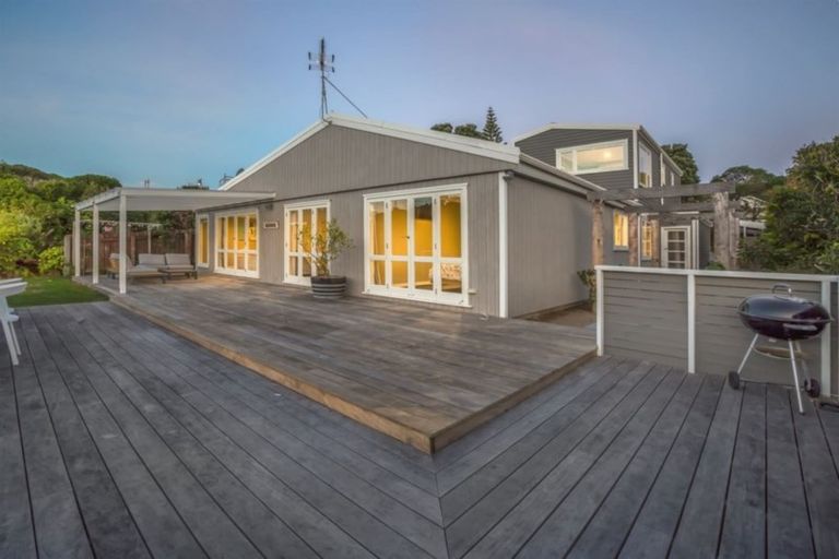 Photo of property in 9 Pukerua Beach Road, Pukerua Bay, 5026