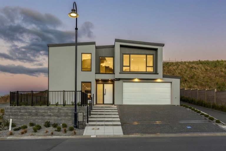 Photo of property in 26b Queen Charlotte Drive, Aotea, Porirua, 5024