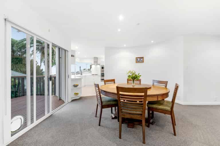 Photo of property in 18 Marina View Drive, West Harbour, Auckland, 0618