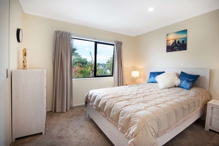 Photo of property in 1/16 Atlantis Place, Totara Vale, Auckland, 0629