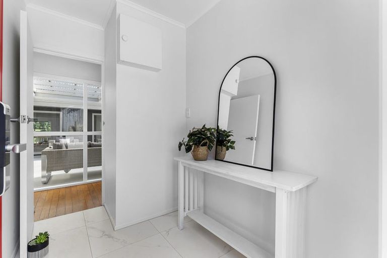 Photo of property in 3 Micawber Place, Mellons Bay, Auckland, 2014