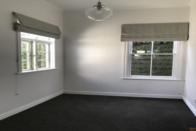 Photo of property in 21 Dorking Road, Brooklyn, Wellington, 6021