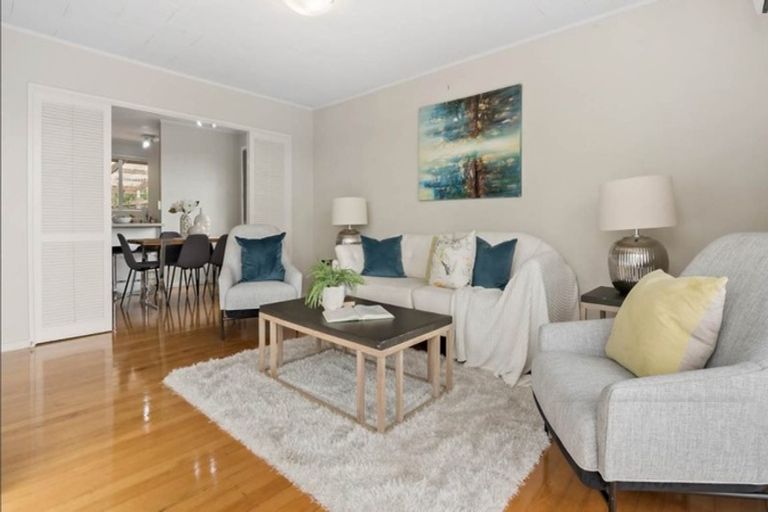 Photo of property in 1/10 Mcquoid Place, Glenfield, Auckland, 0629