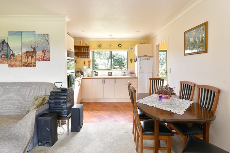Photo of property in 39 Crosland Road, South Head, Helensville, 0874