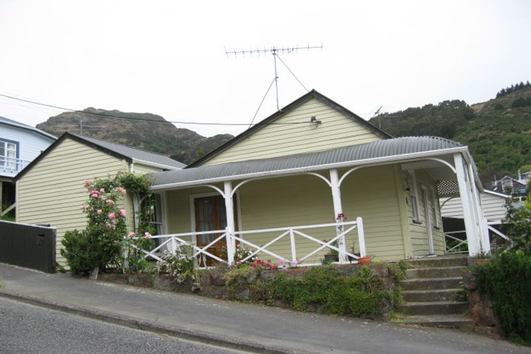 Photo of property in 82 Oxford Street, Lyttelton, 8082