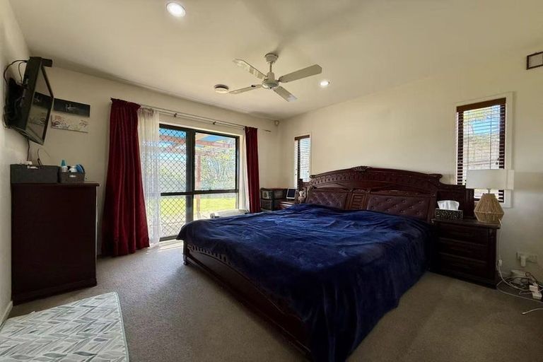 Photo of property in 19 Roy Maloney Drive, Henderson, Auckland, 0612