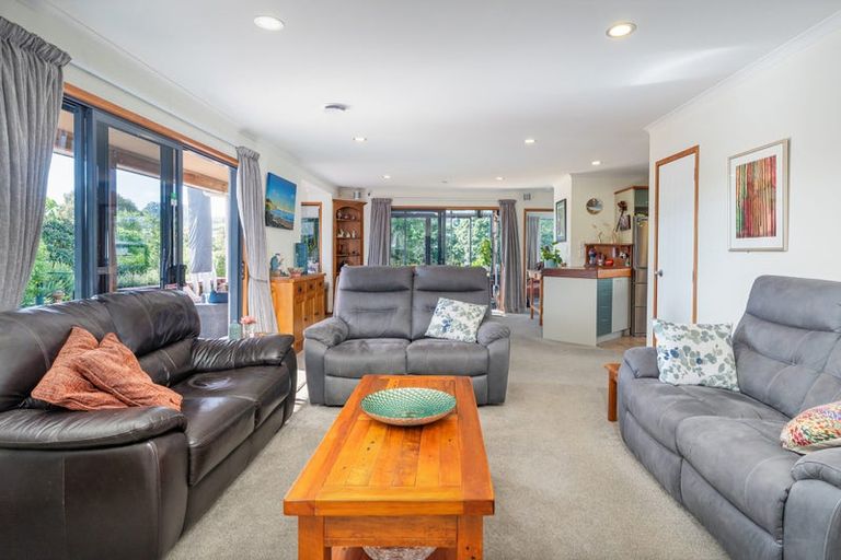 Photo of property in 15 Martin Place, Cooks Beach, Whitianga, 3591