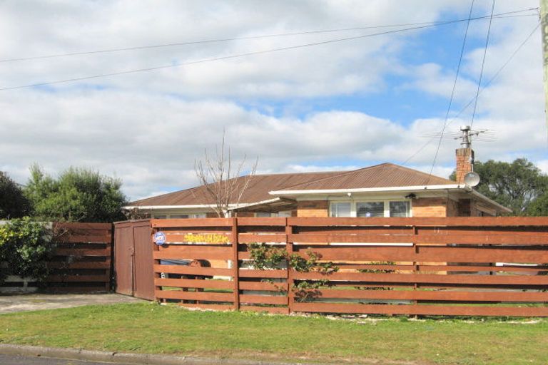 Photo of property in 8 Rollerson Street, Papakura, 2110