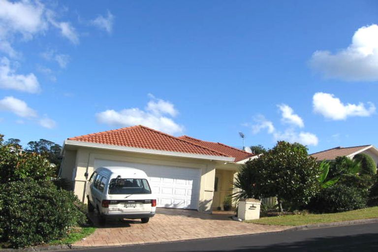 Photo of property in 6 Godwin Court, Unsworth Heights, Auckland, 0632