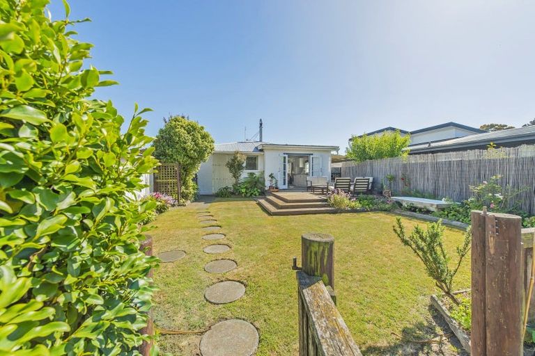 Photo of property in 25 Cross Street, Waikuku Beach, 7473