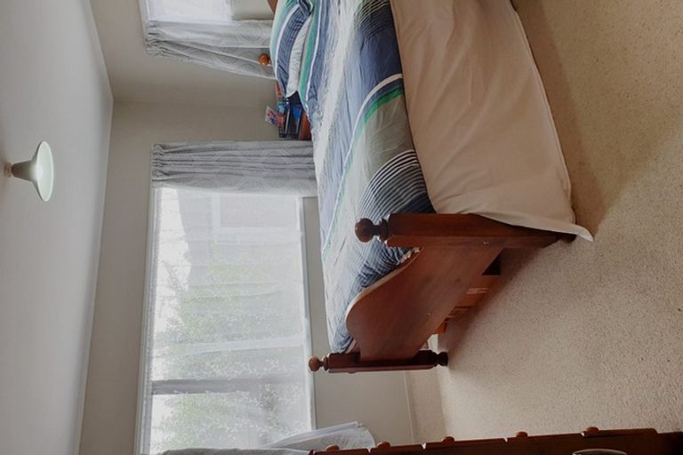 Photo of property in 2/66 Aviemore Drive, Highland Park, Auckland, 2010