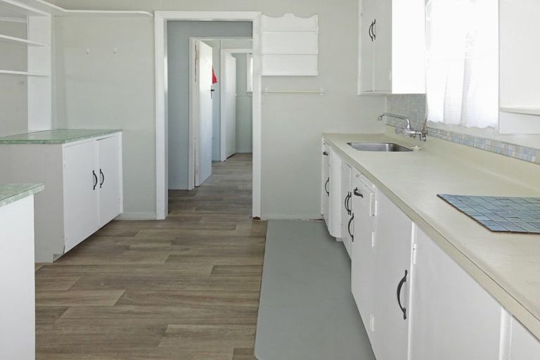 Photo of property in 46 Pratt Avenue, Foxton Beach, Foxton, 4815