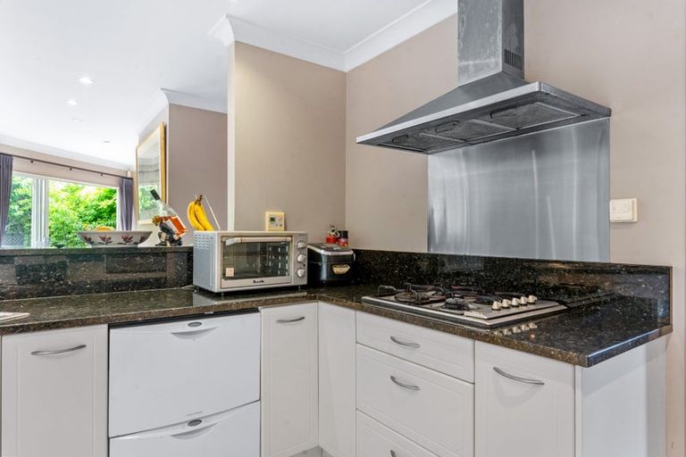 Photo of property in 12 Stonedge Lane, Rosedale, Auckland, 0632