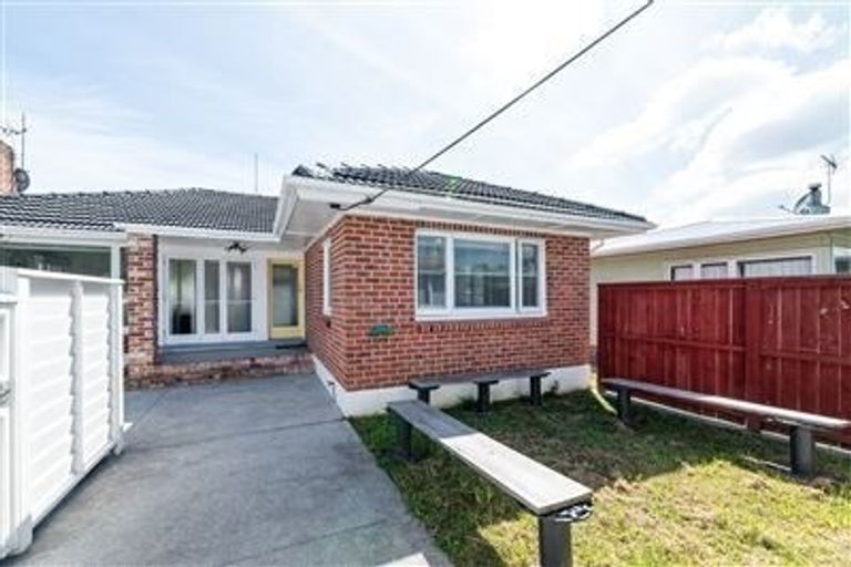 Photo of property in 47 Miro Street, New Lynn, Auckland, 0600