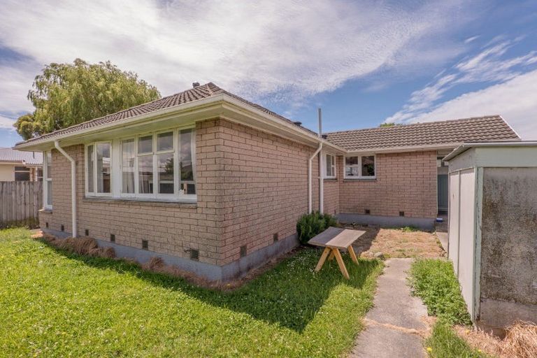 Photo of property in 15 Lambeth Crescent, Northcote, Christchurch, 8052