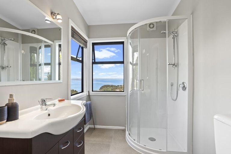 Photo of property in 6 Otitori Bay Road, Titirangi, Auckland, 0604