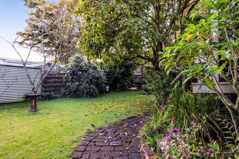 Photo of property in 20 Heaphy Street, Westown, New Plymouth, 4310