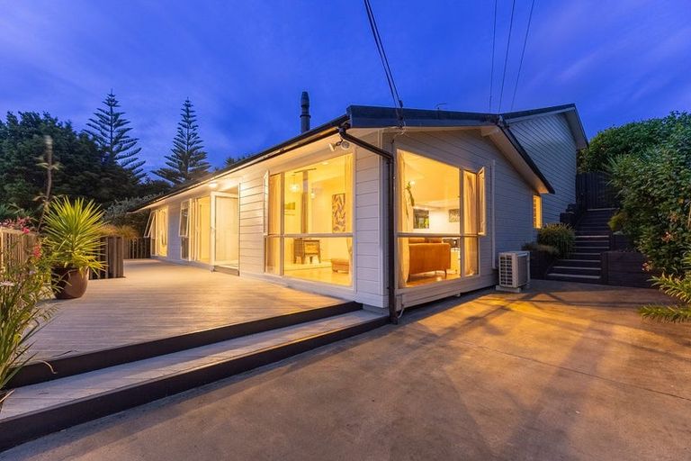 Photo of property in 15 Tiromoana Road, Raumati South, Paraparaumu, 5032