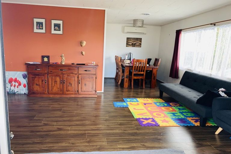 Photo of property in 1/2 Netherlands Avenue, Kelston, Auckland, 0602