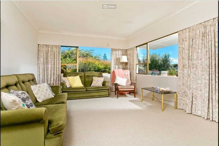 Photo of property in 2/4 Nea Place, Hillcrest, Auckland, 0627