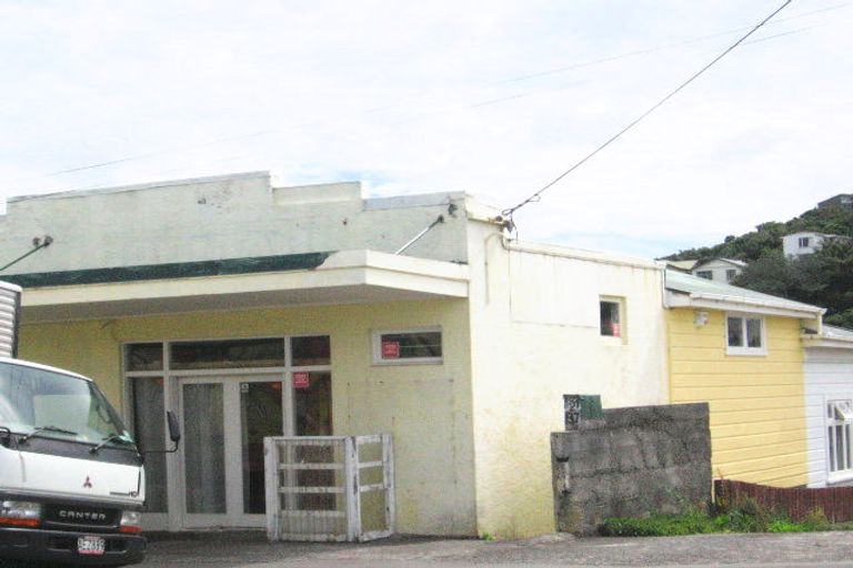 Photo of property in 137 Northland Road, Northland, Wellington, 6012