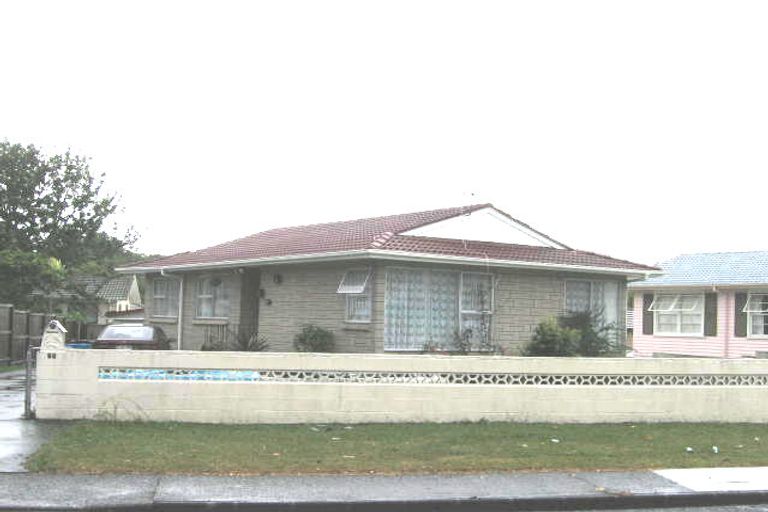 Photo of property in 95 Farquhar Road, Glendene, Auckland, 0602