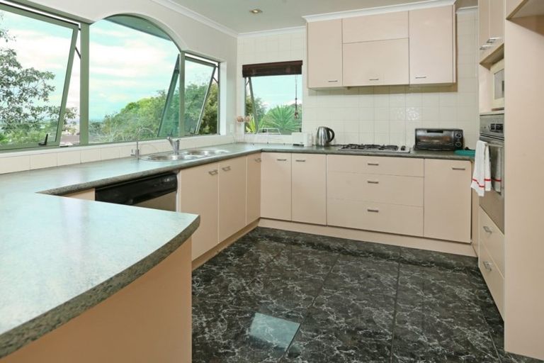 Photo of property in 28a Felgrove Street, Glendene, Auckland, 0602