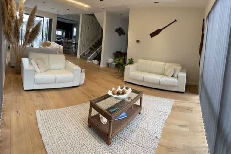 Photo of property in 25 Colliston Rise, Pinehill, Auckland, 0632