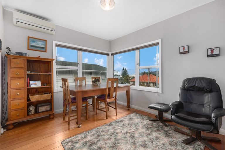 Photo of property in 4 Mana View Road, Paremata, Porirua, 5026