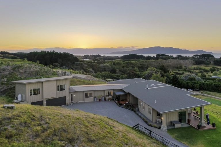 Photo of property in 187 Peka Peka Road, Peka Peka, Waikanae, 5391