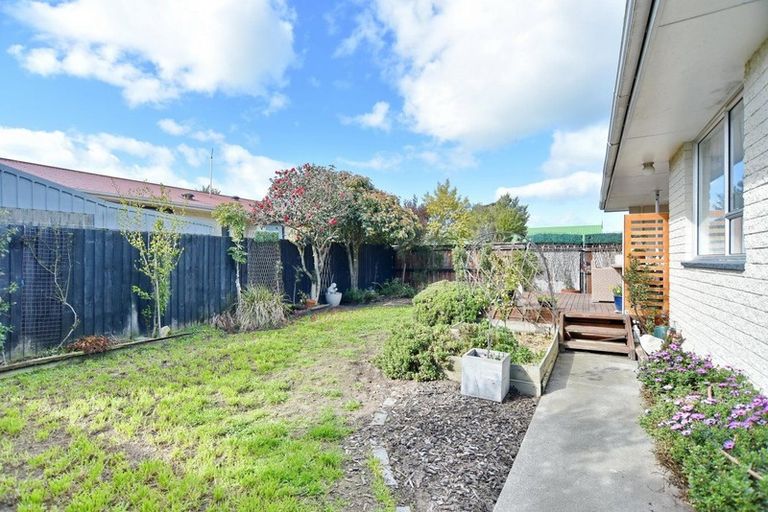 Photo of property in 2/5 Chadbury Street, Parklands, Christchurch, 8083