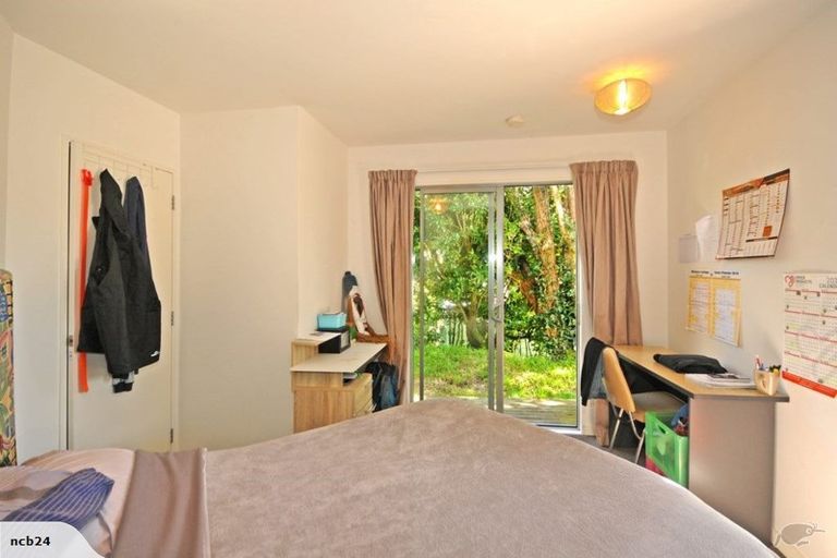 Photo of property in 126 Creswick Terrace, Northland, Wellington, 6012