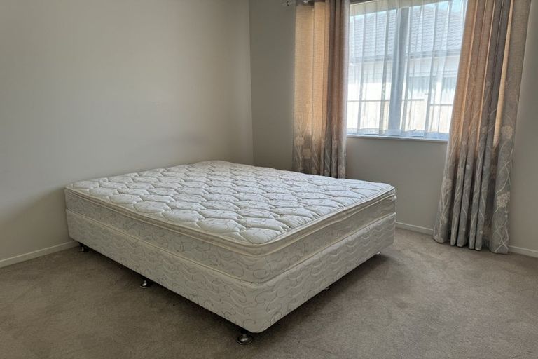 Photo of property in 8 Rossbeg Lane, Flat Bush, Auckland, 2019