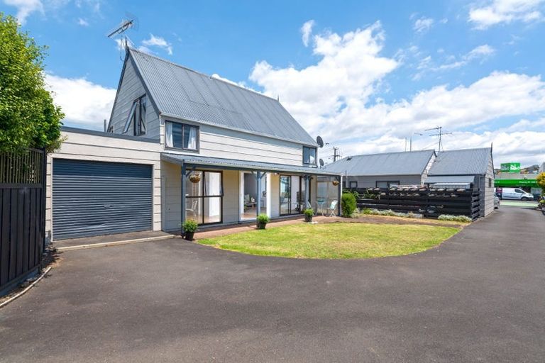 Photo of property in 2/8 Shakespeare Road, Milford, Auckland, 0620