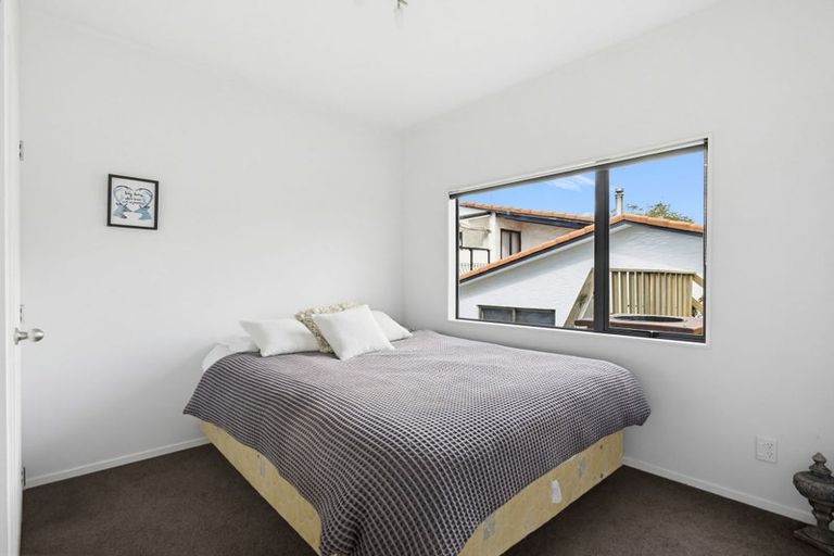 Photo of property in 57 John Dee Crescent, Red Beach, 0932