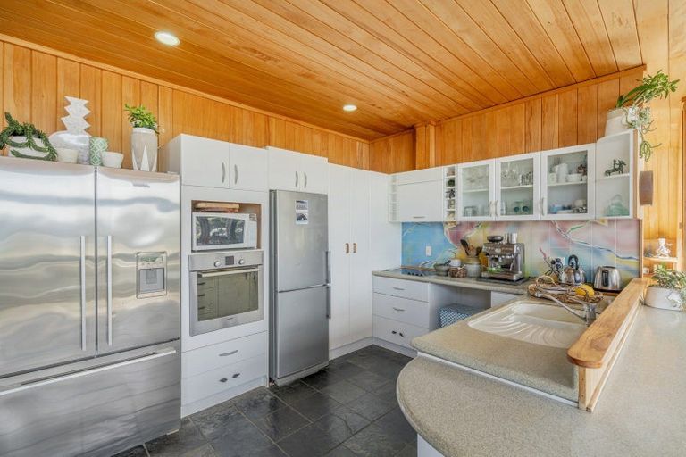 Photo of property in 24 Pye Place, Hot Water Beach, Whitianga, 3591