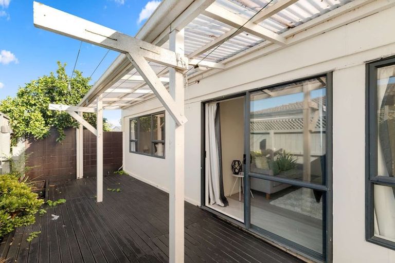 Photo of property in 2/11 Overton Road, Papatoetoe, Auckland, 2025