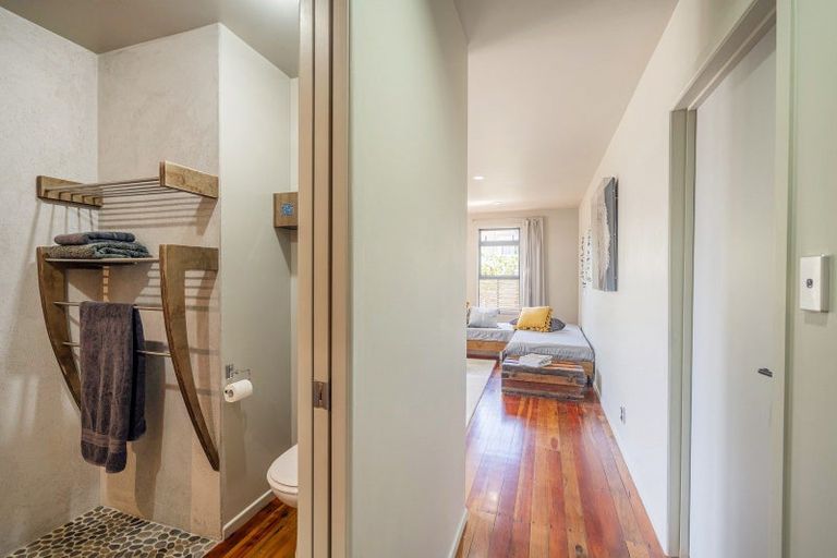 Photo of property in 24 Pye Place, Hot Water Beach, Whitianga, 3591