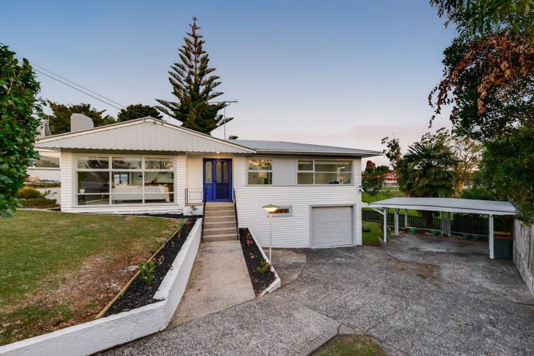 Photo of property in 1 Kingsway Crescent, Forest Lake, Hamilton, 3200