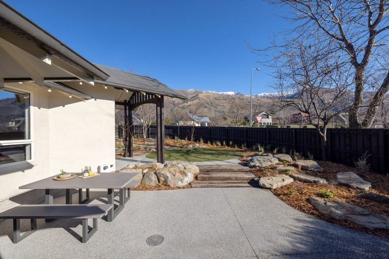 Photo of property in 92 Meadowstone Drive, Wanaka, 9305