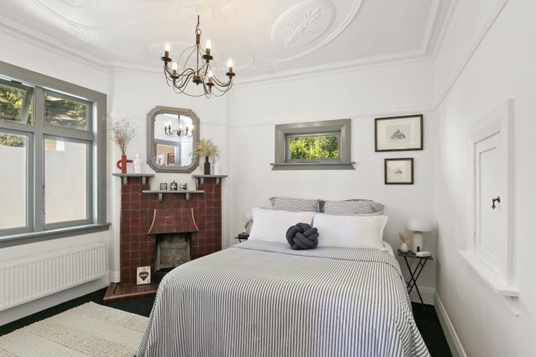 Photo of property in 53 Palliser Road, Roseneath, Wellington, 6011