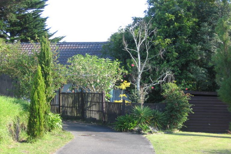 Photo of property in 1/14 Hollyhock Place, Browns Bay, Auckland, 0630