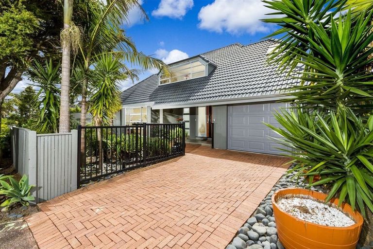 Photo of property in 2 Cliff Road, Torbay, Auckland, 0630