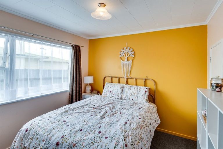 Photo of property in 86 Clarence Cox Crescent, Pirimai, Napier, 4112