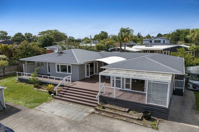 Photo of property in 133 Beach Haven Road, Beach Haven, Auckland, 0626