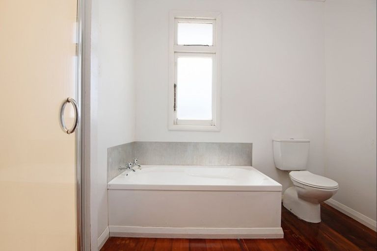 Photo of property in 1 Chamberlain Street, Feilding, 4702